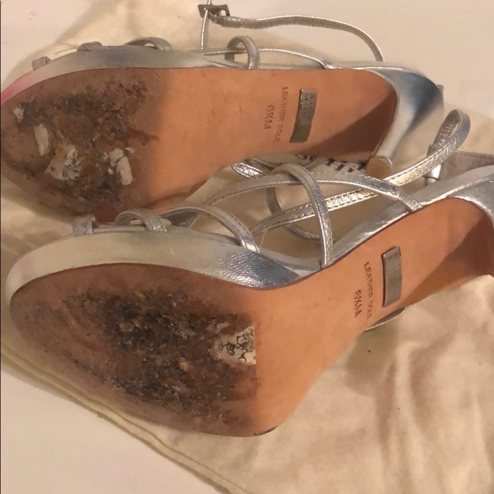 Badgley Mischka Silver Pumps with dust bag - Picture 3 of 4